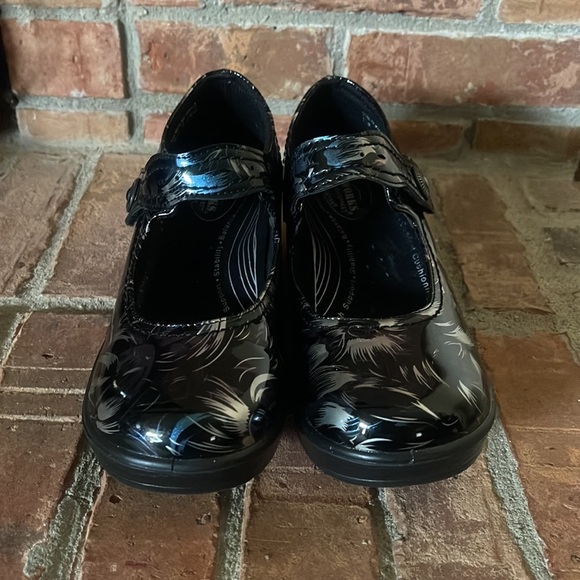 Easy Works by Easy Street Mary Jane Clogs - Picture 4 of 9